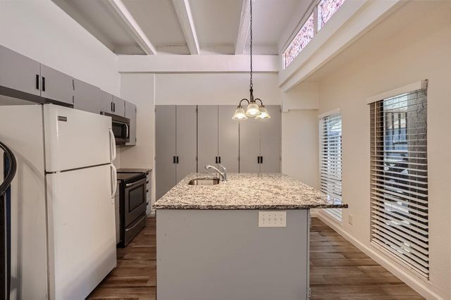 5918 Lago Vista WAY D-27, Lago Vista, TX 78645