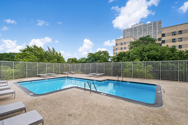 5100 N Marine Drive 24M, Chicago, IL 60640