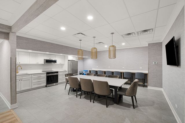 5100 N Marine Drive 24M, Chicago, IL 60640