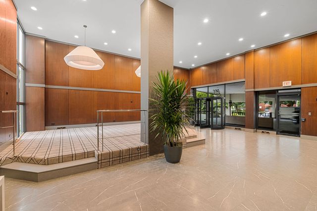 5100 N Marine Drive 24M, Chicago, IL 60640