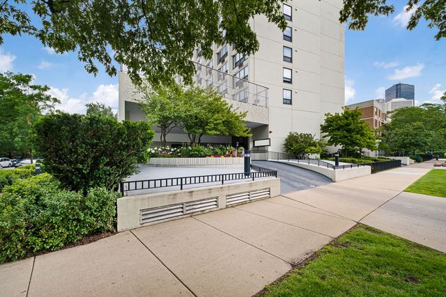 5100 N Marine Drive 24M, Chicago, IL 60640