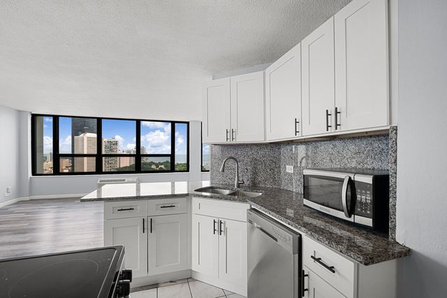 5100 N Marine Drive 24M, Chicago, IL 60640
