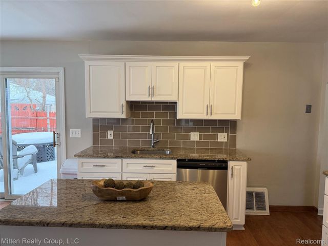 3011 N Alexander Avenue, Royal Oak, MI 48073