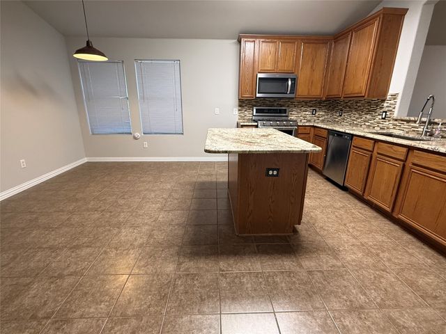 9884 Autumn Sage Drive, Fort Worth, TX 76108