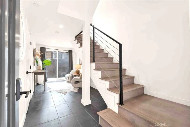 113 N Manhattan Place, Los Angeles, CA 90004