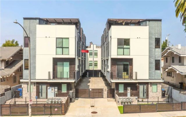 113 N Manhattan Place, Los Angeles, CA 90004