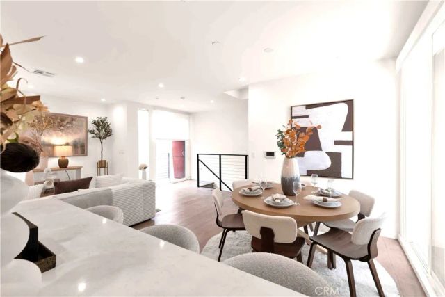 113 N Manhattan Place, Los Angeles, CA 90004