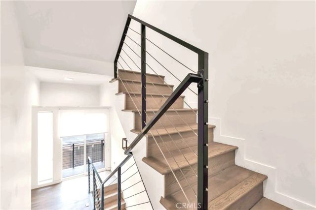 113 N Manhattan Place, Los Angeles, CA 90004