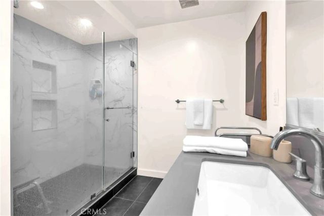 113 N Manhattan Place, Los Angeles, CA 90004