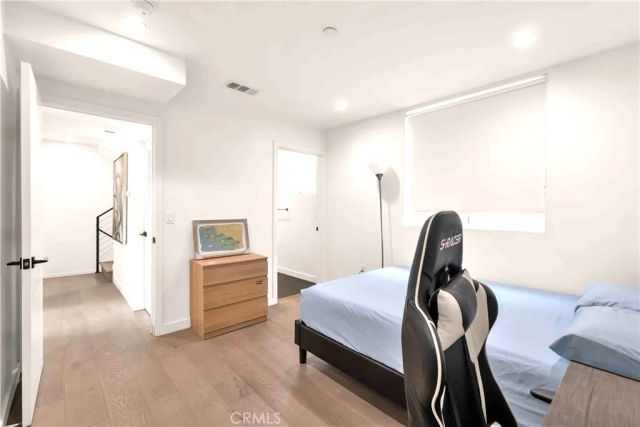 113 N Manhattan Place, Los Angeles, CA 90004