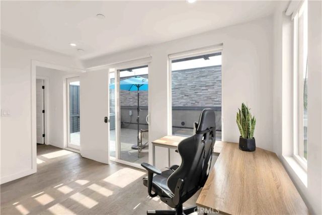 113 N Manhattan Place, Los Angeles, CA 90004