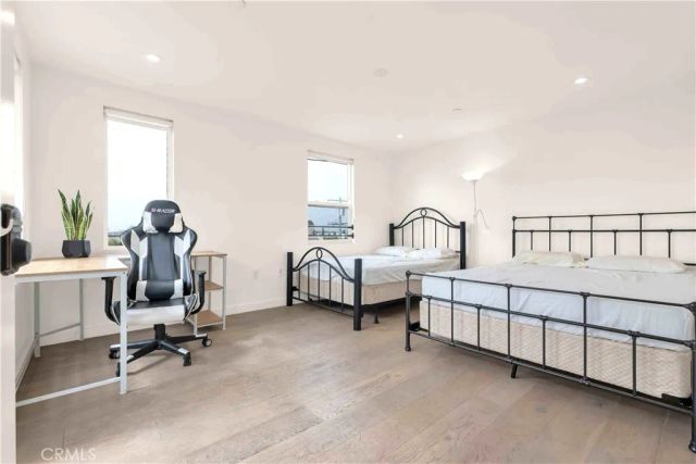 113 N Manhattan Place, Los Angeles, CA 90004