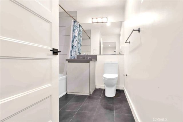 113 N Manhattan Place, Los Angeles, CA 90004