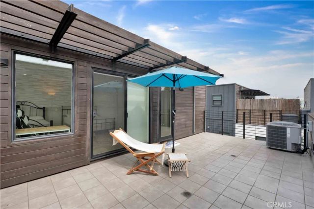 113 N Manhattan Place, Los Angeles, CA 90004