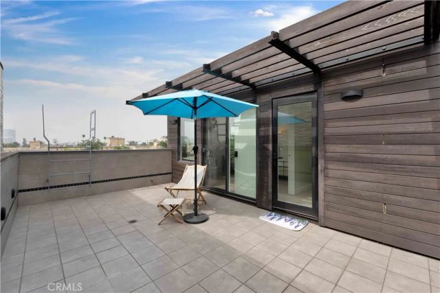 113 N Manhattan Place, Los Angeles, CA 90004