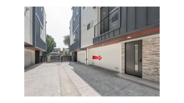 113 N Manhattan Place, Los Angeles, CA 90004