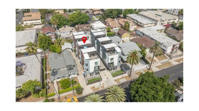 113 N Manhattan Place, Los Angeles, CA 90004