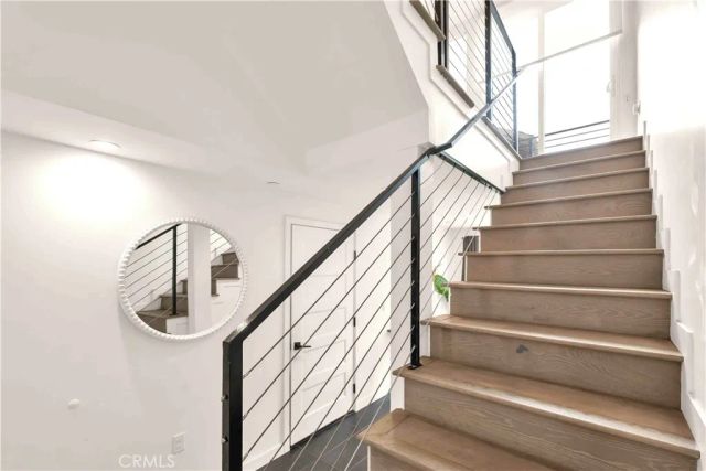 113 N Manhattan Place, Los Angeles, CA 90004