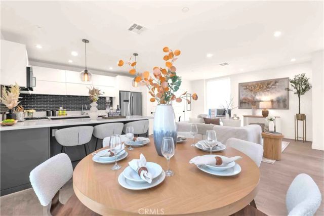 113 N Manhattan Place, Los Angeles, CA 90004