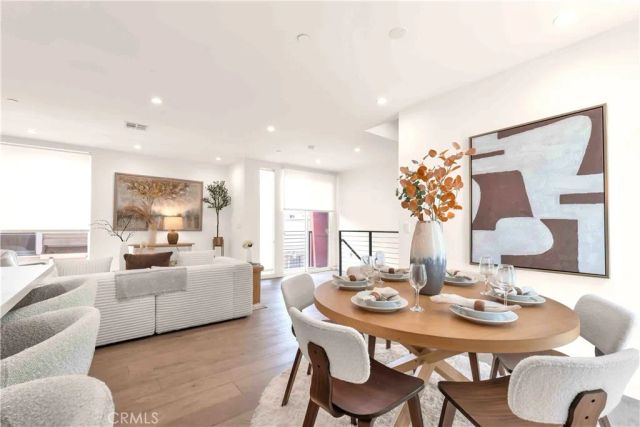 113 N Manhattan Place, Los Angeles, CA 90004