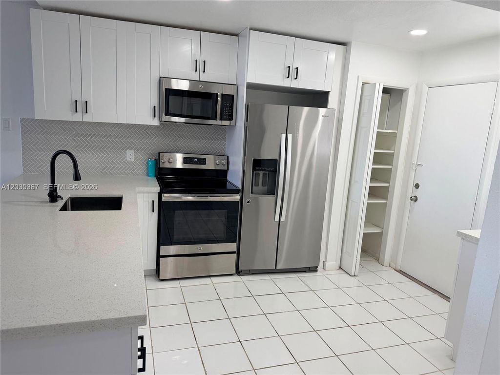 1770 NE 191st St 607-1, Miami, FL 33179