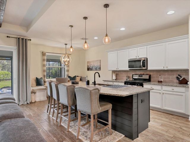 1041 BUTTERCUP GLEN, Bradenton, FL 34212