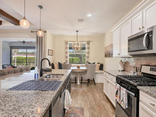 1041 BUTTERCUP GLEN, Bradenton, FL 34212