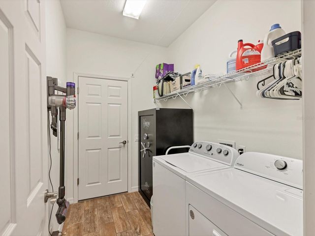 1041 BUTTERCUP GLEN, Bradenton, FL 34212