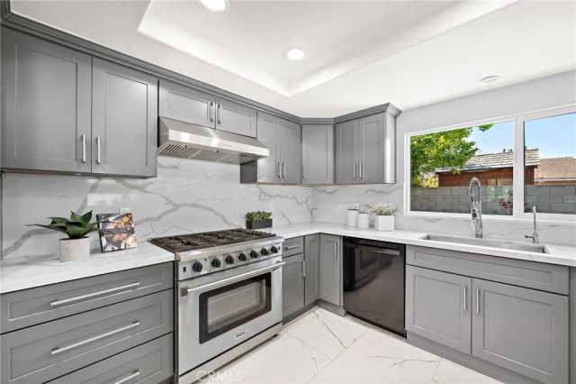 210 W Alton Avenue, Santa Ana, CA 92707
