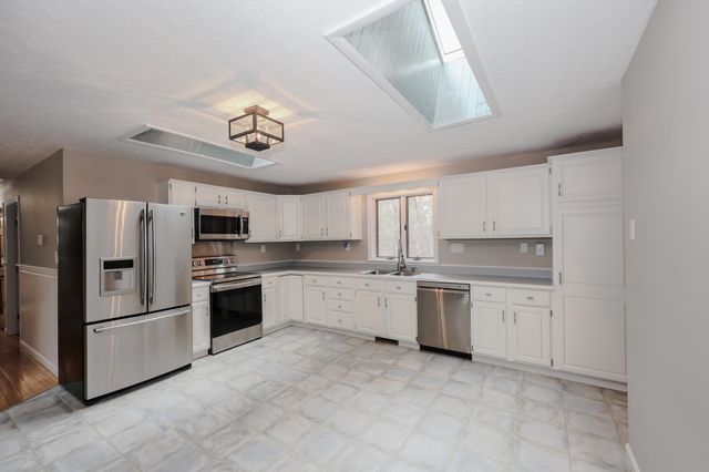 50 Edinburgh Drive, Bedford, NH 03110