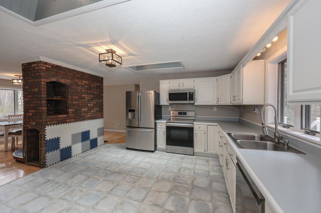 50 Edinburgh Drive, Bedford, NH 03110