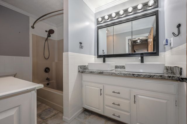 50 Edinburgh Drive, Bedford, NH 03110