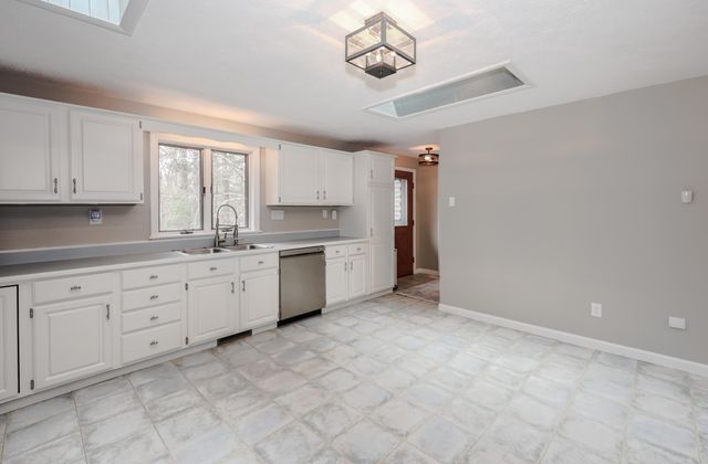 50 Edinburgh Drive, Bedford, NH 03110