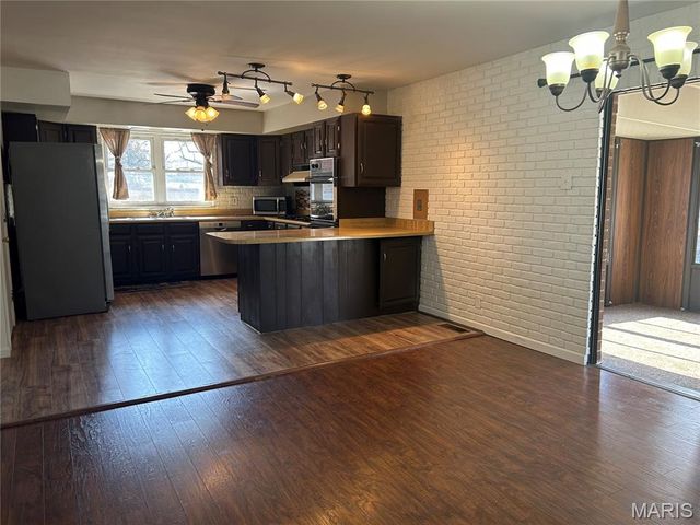 2231 Rosegarden Drive, St Louis, MO 63125