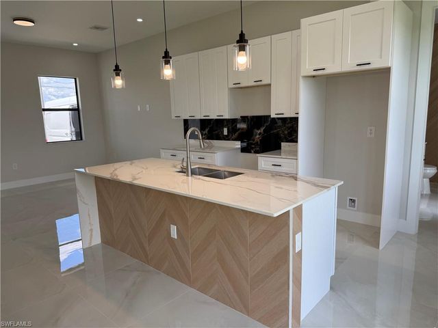 180 Pembroke ST, Lehigh Acres, FL 33974