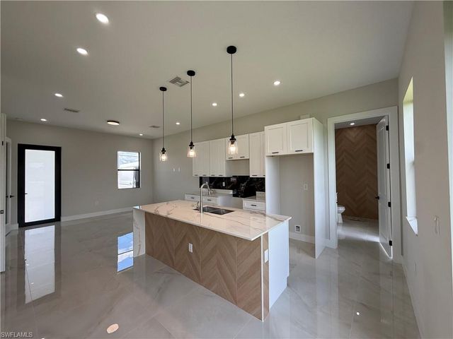 180 Pembroke ST, Lehigh Acres, FL 33974