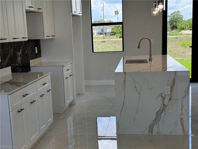 180 Pembroke ST, Lehigh Acres, FL 33974