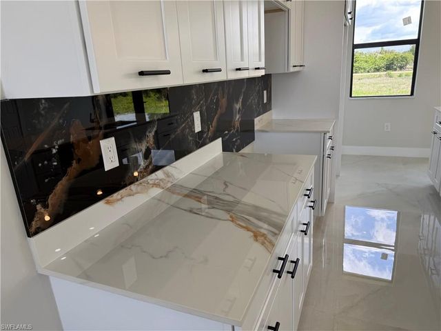 180 Pembroke ST, Lehigh Acres, FL 33974