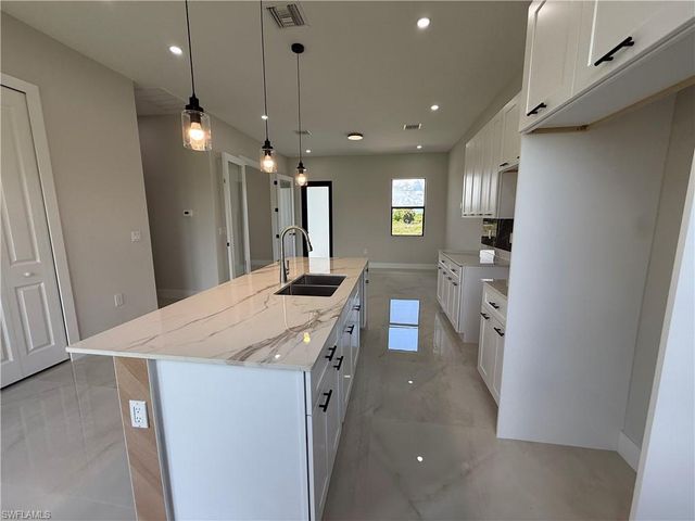 180 Pembroke ST, Lehigh Acres, FL 33974