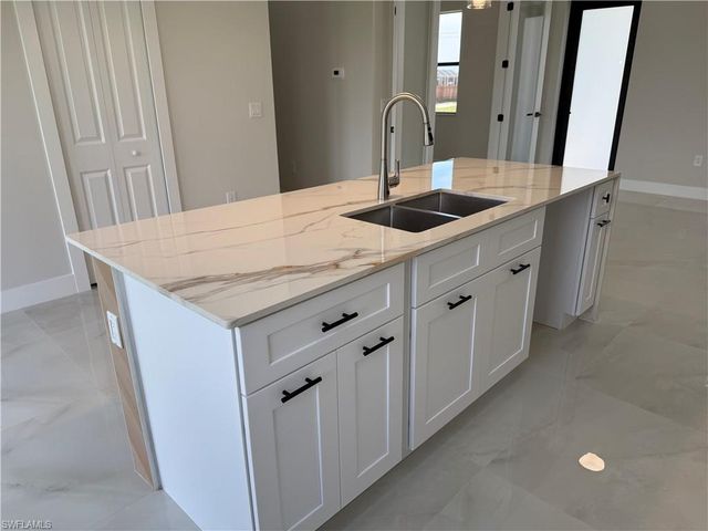 180 Pembroke ST, Lehigh Acres, FL 33974