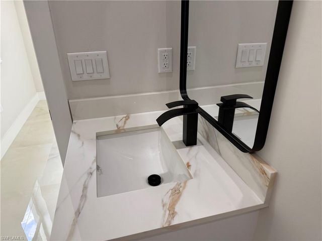 180 Pembroke ST, Lehigh Acres, FL 33974