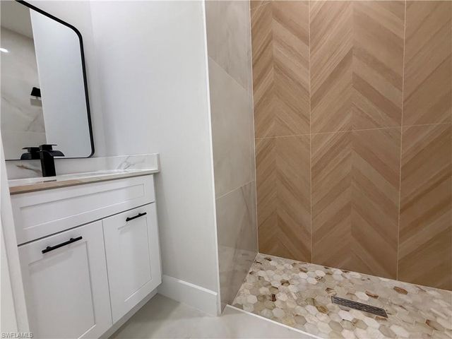 180 Pembroke ST, Lehigh Acres, FL 33974