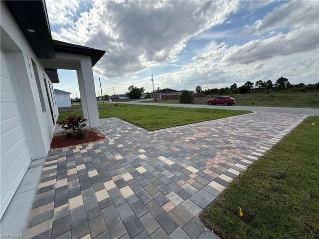 180 Pembroke ST, Lehigh Acres, FL 33974