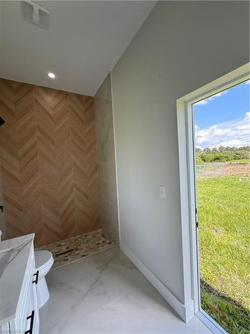 180 Pembroke ST, Lehigh Acres, FL 33974