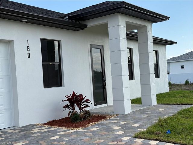 180 Pembroke ST, Lehigh Acres, FL 33974