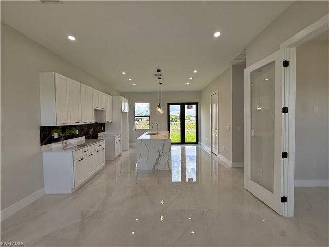 180 Pembroke ST, Lehigh Acres, FL 33974