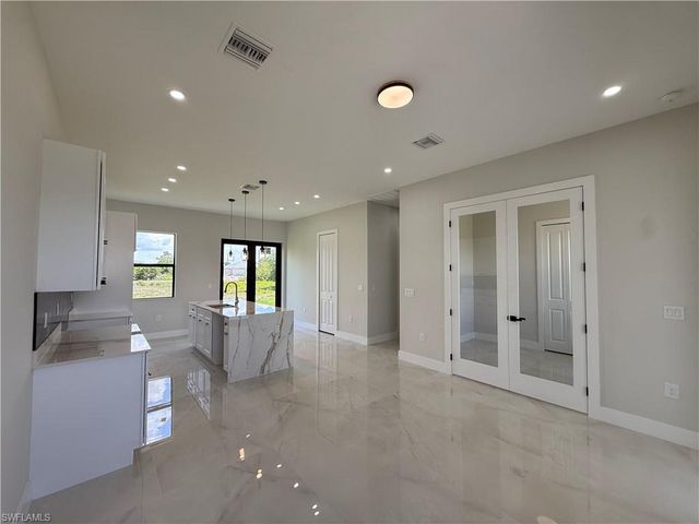 180 Pembroke ST, Lehigh Acres, FL 33974