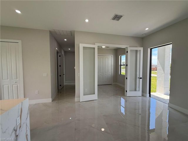 180 Pembroke ST, Lehigh Acres, FL 33974