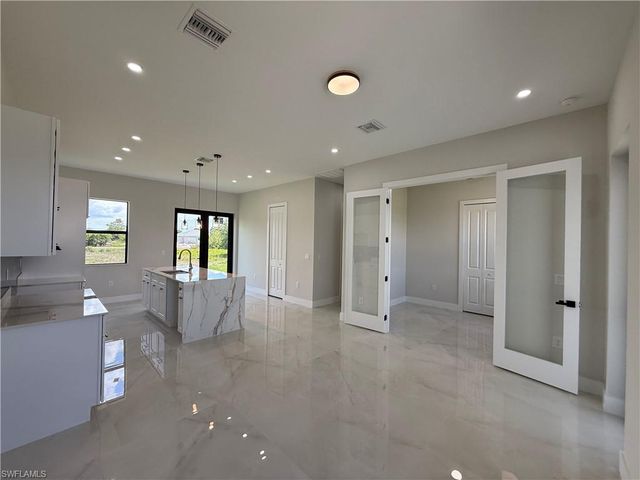 180 Pembroke ST, Lehigh Acres, FL 33974