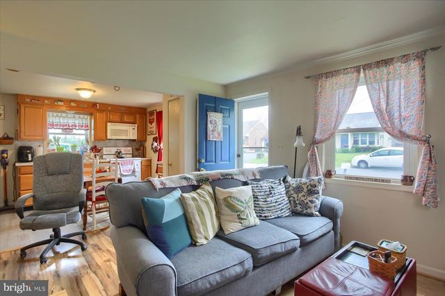 1806 SUNCREST DR, Carlisle, PA 17013